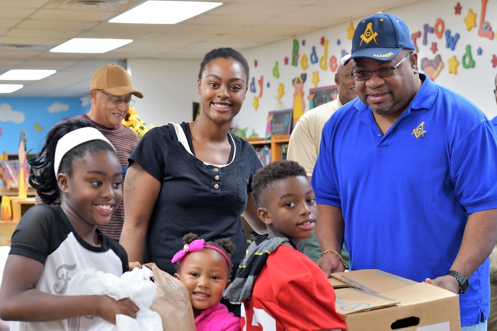 PRINCE HALL NO. 9 DONATES THANKSGIVING DINNERS!