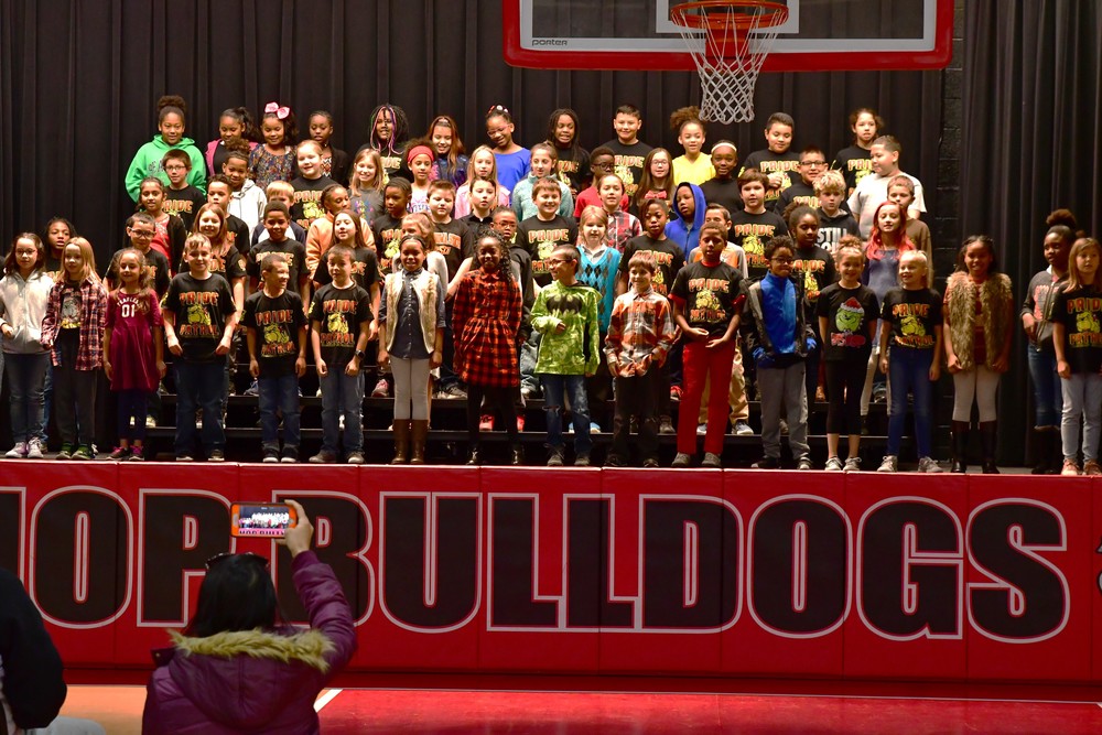 4TH GRADERS PERFORM